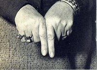 Gestures Writing that Moves Between